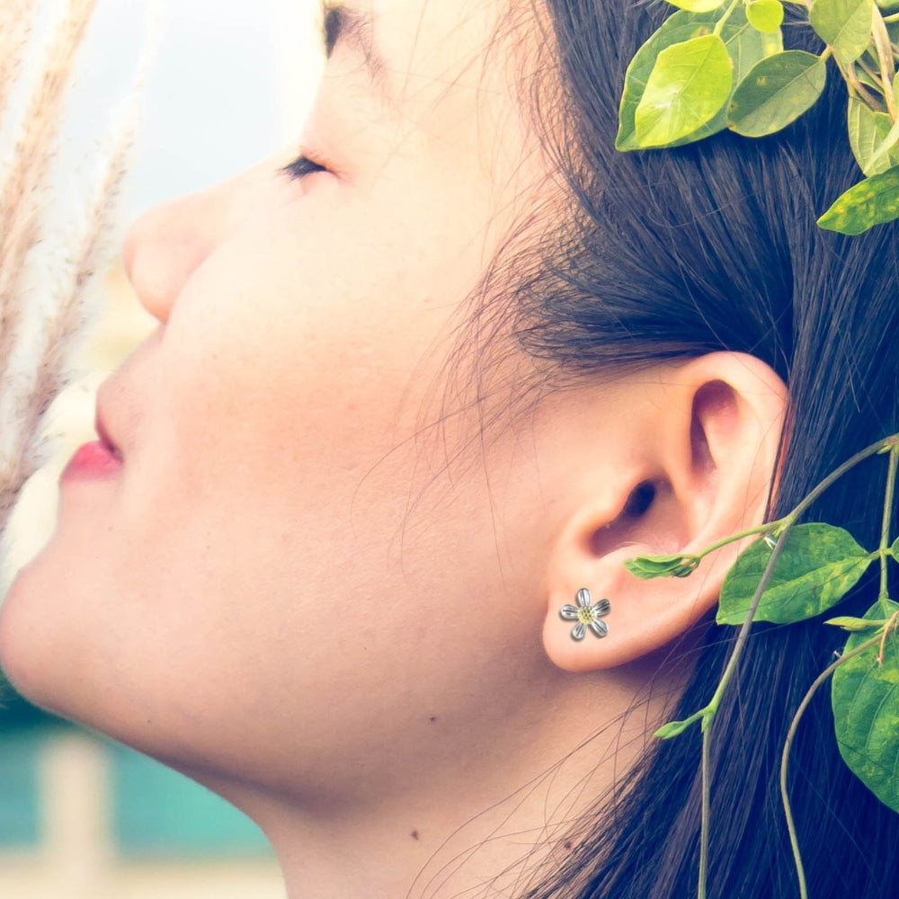 Silver Daisy Stud Earrings