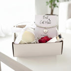 AyeDoGifts Best Cat Mum gift hamper with silver beaded bracelet, vanilla candle, chocolate hearts, and matches.